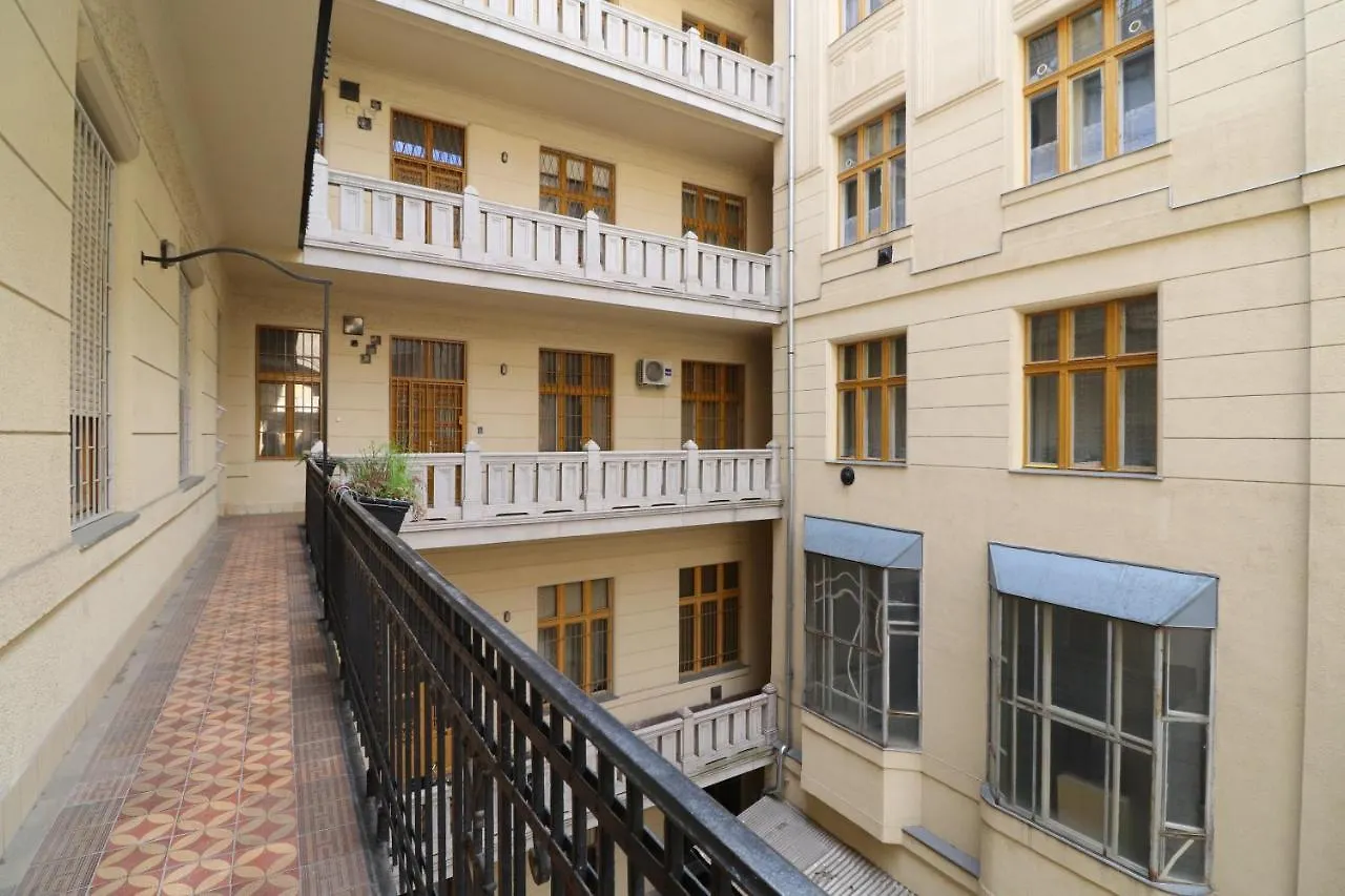 Broadway Downtown Deluxe Budapest Appartamento